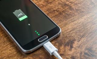 How to see the battery status on Android and iPhone